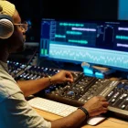 La incorporación de IA en la música abre nuevas posibilidades, aunque también plantea riesgos sobre la autenticidad y la formación de los artistas