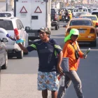 Trabajadores. La informalidad en Ecuador, que está en 56, 3 %, creció en marzo de 2026, según el INEC.