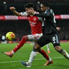 Piero Hincapié (i) ha disputado siete partidos de Champions League con el Arsenal, equipo con el que busca dar el primer paso a la gran final del torneo continental.