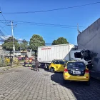 Camión pierde pista en el sur de Quito y deja una persona fallecida en la av. Pedro Vicente Maldonado.