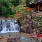 El entorno natural de Portovelo invita a disfrutar de aguas cristalinas y paisajes de la Sierra sur
