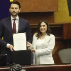 El presidente de la Asamblea, Niels Olsen, posesionó a Mercedes Caicedo.