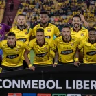 Jugadores de Barcelona previo al partido con la Universidad Católica.