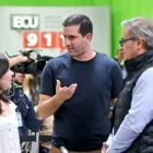 Antonio Goncalves (der.) y Roberto Luque (centro) durante un evento; la Fiscalía hoy procesa solo al primero por los contratos de emergencia con Progen.