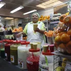 Quito implementa horarios especiales en mercados municipales por toque de queda y seguridad.