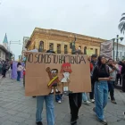 Ciudadanos marchan en Cuenca por el Día del Trabajador.