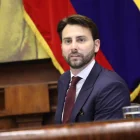 Niels Olsen, de ADN, es el presidente de la Asamblea Nacional.