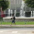 Entrada. Al ingresar a El Buijo, la ciudadanía puede apreciar fuentes de agua, grandes centros comerciales y diversas marcas de restaurantes.