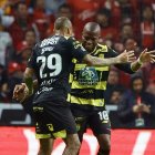 Robert Nunes (i) y Enner Valencia de Pachuca celebran el gol del partido de los cuartos de final de la Liga MX entre Toluca y Pachuca.
