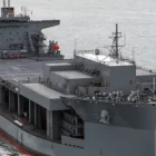 Medios iraníes informaron que un buque de la Armada de Estados Unidos había sido alcanzado por dos misiles cerca de Jask.