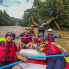 Viajeros disfrutan de hacer turismo en Ecuador.