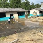 Las tareas de limpieza se realizaron este primer día del nuevo periodo lectivo en la Costa.