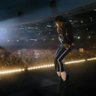 Michael vuelve a poner bajo los reflectores la vida del Rey del Pop, en una película que revive su música, su historia familiar y el enorme peso de convertirse en leyenda.