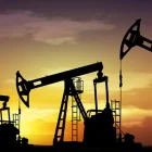 El fracking, o fracturación hidráulica, es una técnica utilizada para extraer petróleo y gas natural que se encuentran atrapados en rocas profundas del subsuelo.