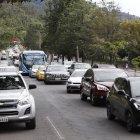 Tráfico vehicular se intensifica en una de las principales vías de Quito ante la reducción del servicio de transporte público.