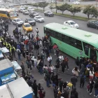 La falta de unidades de transporte público complicó la movilidad en varios sectores de Quito.