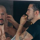 Bad Bunny durante el proceso de caracterización previo a su aparición en la Met Gala 2026.
