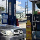 Actualmente, el galón de gasolina extra y ecopaís se comercializa en $3,02, mientras que el diésel prémium se ubica en $2,96.
