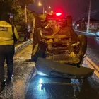 Un vehículo sufrió un accidente de tránsito en el carril de servicio del kilómetro 14,5 de la vía a la costa.