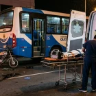 Imagen para simbolizar heridos en siniestro de tránsito llegando al área de emergencias de hospitales en Ecuador, con  con Google Gemini.