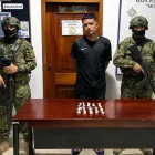 Operativo militar detuvo a alias Chino, presunto Los Lobos, en Montalvo, por microtráfico, tras información de inteligencia.