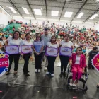 Un grupo de madres que reciben el bono Joaquín Gallegos Lara celebrando su día.