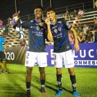Pacho (i) e Hincapié como compañeros en Independiente del Valle cuando ganaron la Libertadores Sub-20.