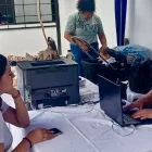 Contribuyentes despejan dudas con técnicos del SRI.