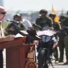 El ministro de Defensa, Gian Carlo Loffredo, entregó 139 motos y camionetas a las Fuerzas Armadas para las operaciones de seguridad en Guayaquil y Guayas.