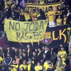 La hinchada de Barcelona exige a la dirigencia frente a los malos resultados internacionales.