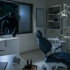 Referencia. El sospechoso desprendió una ventana para ingresar y sustraer equipos electrónicos del consultorio dental en Quito.