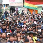 Personas se manifiestan este martes, en La Paz (Bolivia).