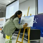La rectora de la Espol, Cecilia Paredes, firma una alianza de cinco universidades para hacer el estudio GEM en Ecuador, que mide cómo van los emprendimientos en el país.