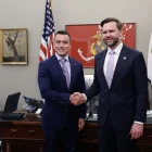El presidente de Ecuador, Daniel Noboa, y el vicepresidente de Estados Unidos, JD Vance, durante su encuentro oficial en Washington.