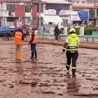 Un aluvión en Aloasí dejó viviendas afectadas, vías dañadas y familias limpiando el lodo tras la emergencia.