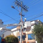 Personal de la Empresa Eléctrica Quito trabajó en la reparación del cable subterráneo afectado en el norte de la capital.