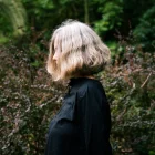 La música de Juana Molina trasciende las etiquetas. Ha sido catalogada como indie, folktrónica, neofolk, ambient o pop vanguardista.