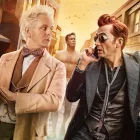Good Omens, serie de Amazon Prime Video, concluyó la historia de Aziraphale y Crowley con recortes de producción, controversias alrededor de Neil Gaiman y una narrativa más condensada.