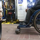 La AMT habilitó el registro para vehículos que transportan personas con discapacidad y que podrán circular durante el Pico y Placa en Quito.