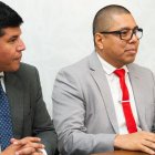 Íder Morán Caicedo (derecha) fue presentado como presidente de la Comisión Interventora y de Fortalecimiento Institucional (CIFI), nombrada por el CES.