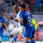 Enner Valencia (i.) durante el partido contra Pumas.