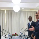 Agencia Central de Inteligencia (CIA) de su director, John Ratcliffe (i), reunido con funcionarios cubanos este jueves, en La Habana (Cuba).