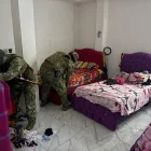 Personal de las Fuerzas Armadas realizó el allanamiento a la vivienda. En el procedimiento hallaron un centro clandestino de monitoreo a barrios de La Fragata.
