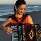 Julieta Venegas tiene 55 años.
