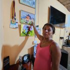 Dora Ramírez, madre del Angulo tiene un ‘altar’ dedicado al futbolista en el barrio Central de Quinindé.