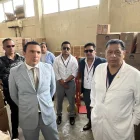 Djalmar Zambrano Vera, nuevo director provincial de Salud del Guayas, junto al ministro Jaime Bernabé durante una inspección en hospitales de la provincia.