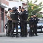 Hasta el lugar del asesinato llegaron policías y militares.