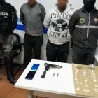 Alias “Gordo” y “Huevo” fueron detenidos con armas y droga tras un allanamiento en Solanda, sur de Quito.