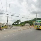 En este sector de la avenida León Febres Cordero fue asesinado el ciudadano.