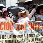 Maestros de la Coordinadora Nacional de Trabajadores de la Educación (CNTE) protestan en Ciudad de México (México).